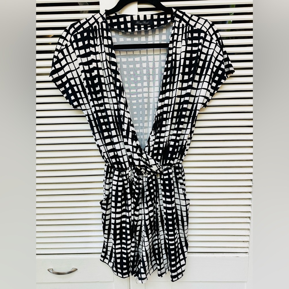 Honey Punch Romper with Pockets Size Small